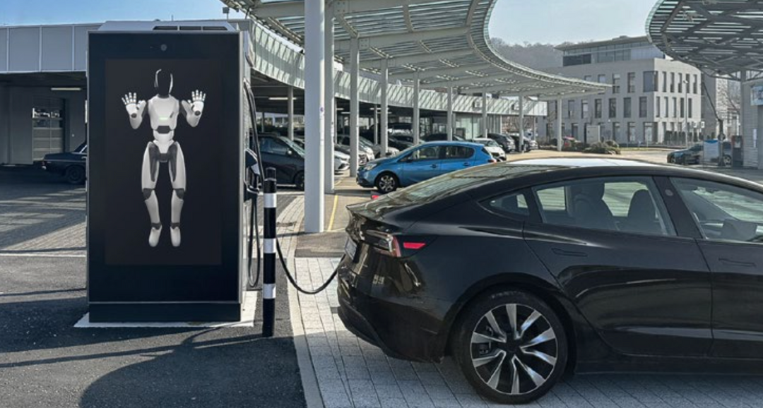 ads-tec Energy Gewerbespeicher ChargePost 148kWh